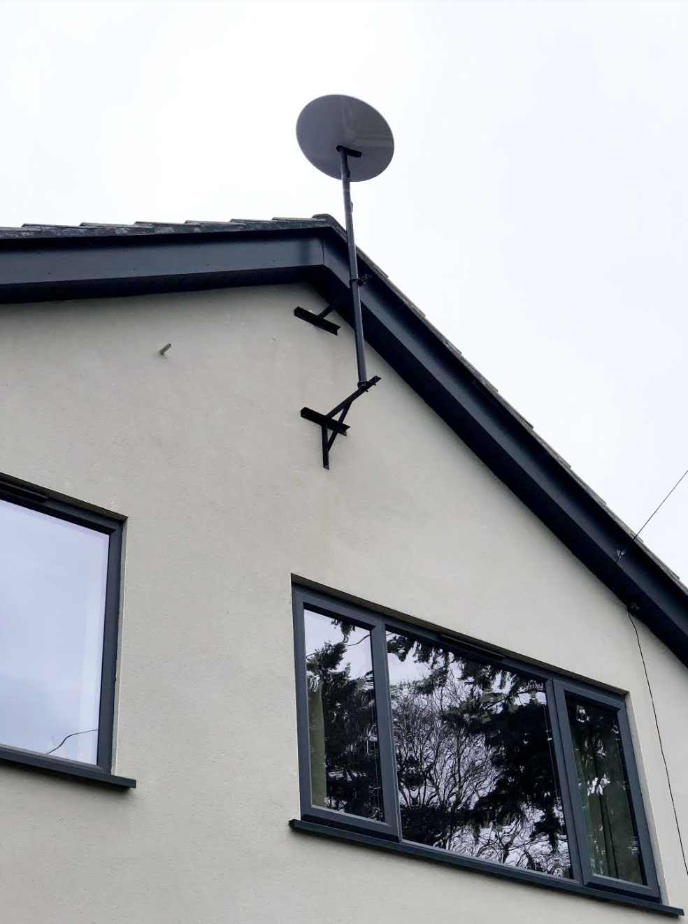 Starlink dish Installation on a lovely modern house in Chertsey in Surrey. Cable fed into loft to connect up to the router.