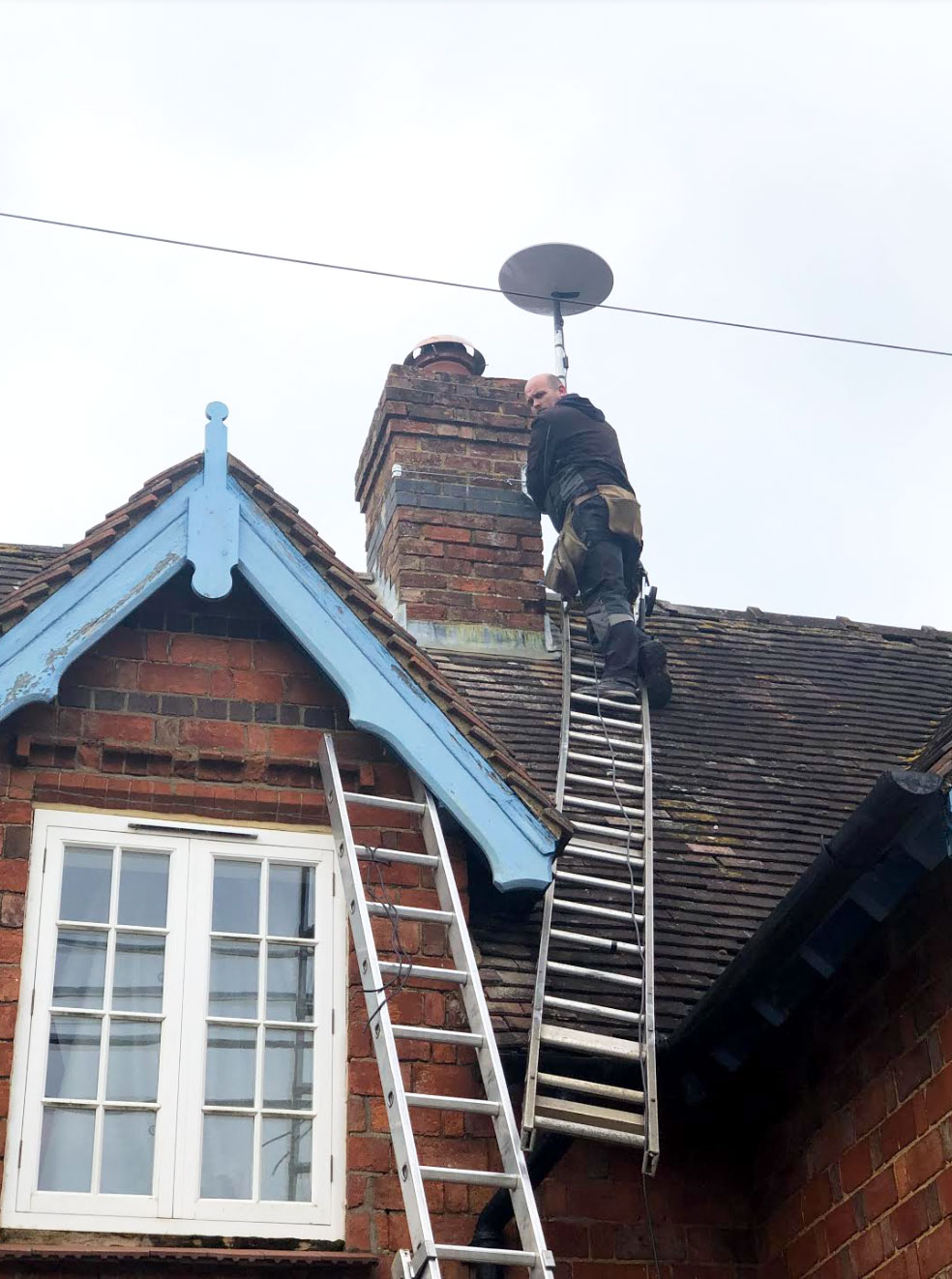 Very old property near Milton Keynes. Starlink dish fitted to the chimney due to tall trees nearby. This install was very difficult for our starlink installer due to the pitch of the roof and the size of the chimney.